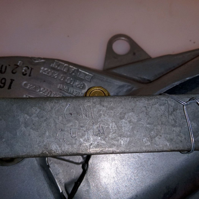 Moteur essuie-glace arrière occasion RENAULT MEGANE I Phase 2 03-1999->06-2003 1.4i 16v 8200028554 4