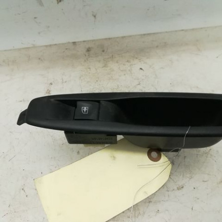Commande leve-glace porte arrière droite occasion RENAULT CAPTUR Phase 1 02-2013->... 1.2i 118 16V 254218614R