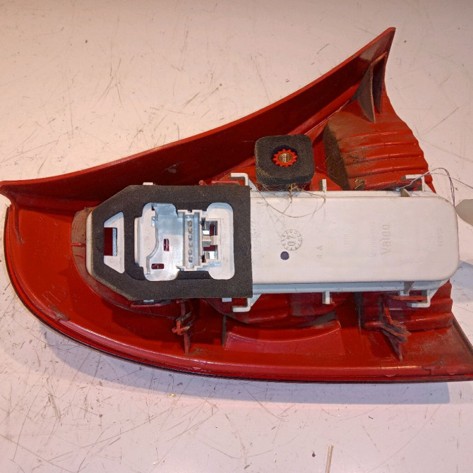 Feu arrière droit occasion RENAULT CLIO CAMPUS II Phase 1 07-2006->07-2009 1.2i 2