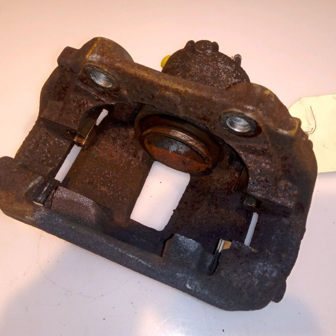 Etrier de frein avant gauche occasion PEUGEOT 207 Phase 1 04-2006->06-2013 1.4 VTI 16v 95ch 4400R8 3