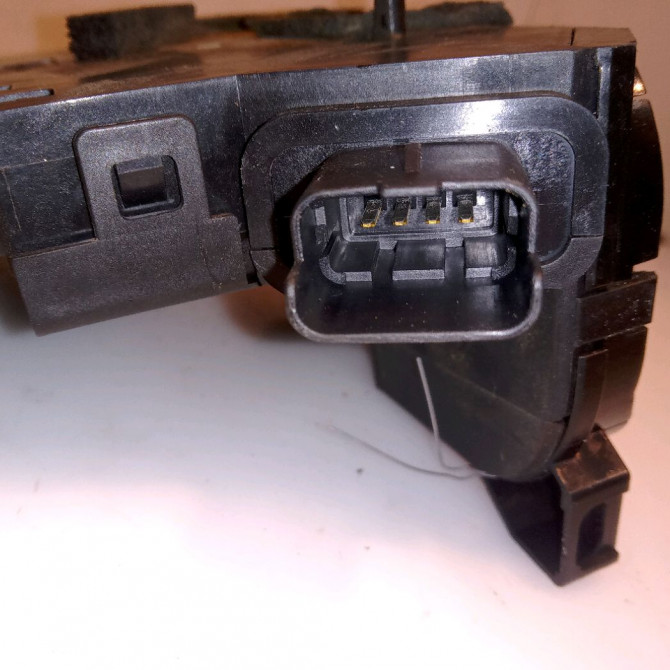 Serrure porte ard occasion RENAULT CAPTUR Phase 1 02-2013->... 1.5 DCI 90ch 825005865R 4