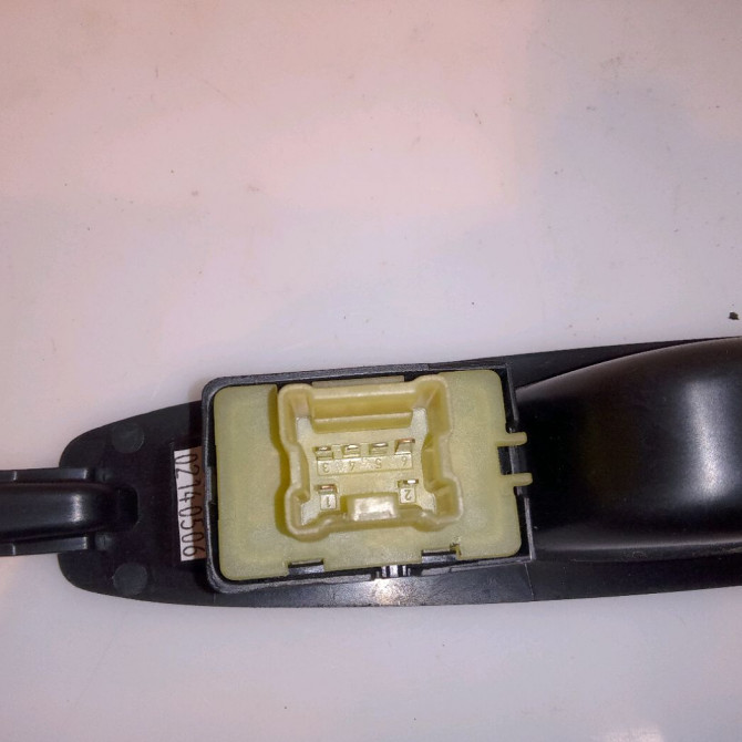 Commande leve-glace porte arrière droite occasion RENAULT CAPTUR Phase 1 02-2013->... 1.5 DCI 90ch 254218614R 3