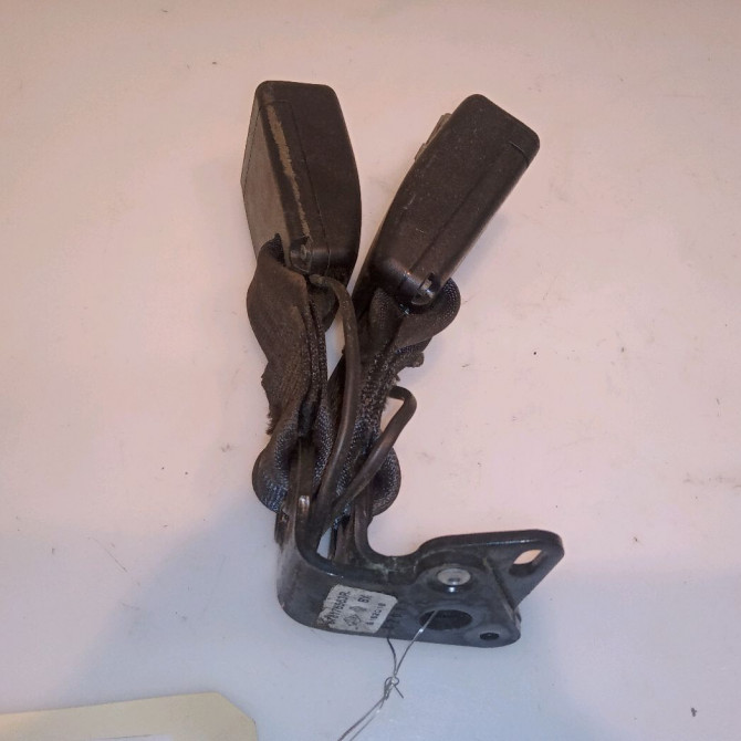 Ancrage ceinture arrière droit occasion RENAULT CLIO IV Phase 1 04-1995->04-1999 1.5 DCI 90ch 2