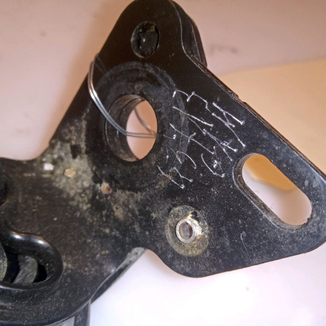 Ancrage ceinture arrière droit occasion RENAULT CLIO IV Phase 1 04-1995->04-1999 1.5 DCI 90ch 3