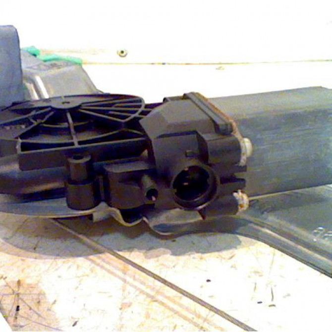 Mecanisme + moteur lève-glace avant droit occasion RENAULT MEGANE II Phase 1 09-2003->12-2005 8200646840 2