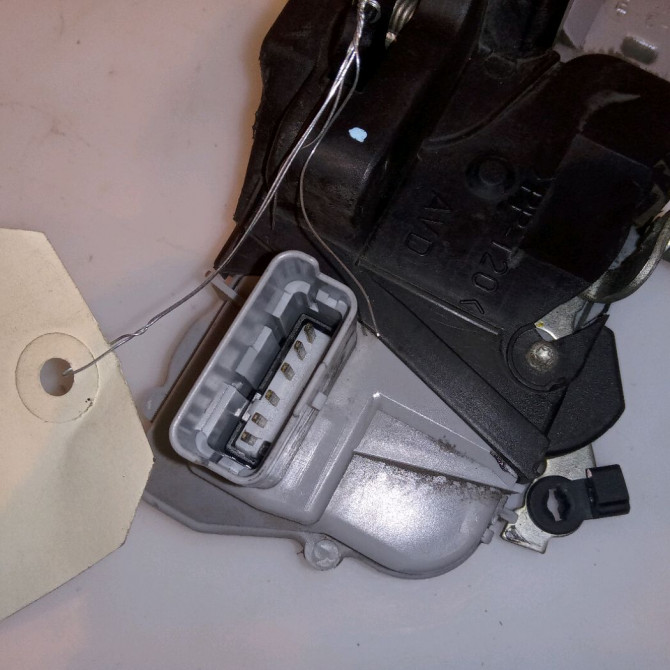 Serrure porte avd occasion CITROEN XSARA PICASSO Phase 2 02-2004->12-2010 1.6 HDI 92 ch 9136J3 4