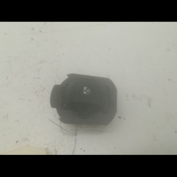 Commande leve-glace porte arrière gauche occasion RENAULT VELSATIS Phase 1 01-2002->04-2005 3.0 DCI V6 177ch 8200114209 1