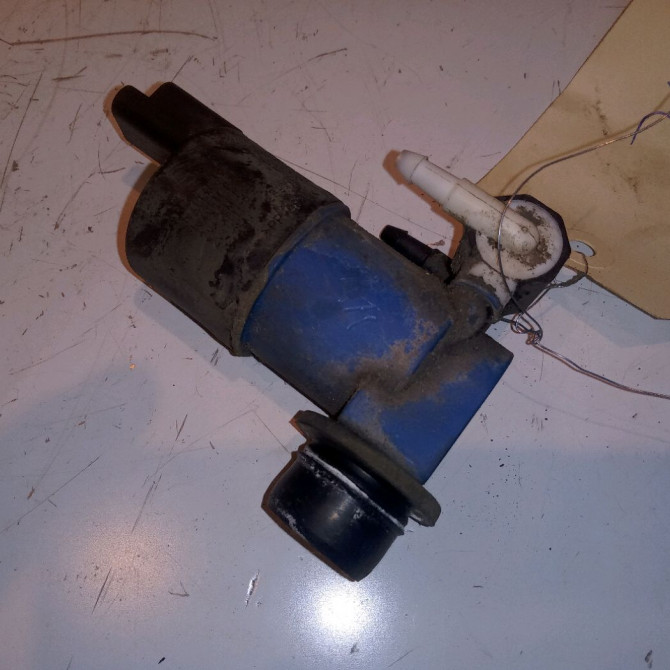 Pompe lave-glace avant occasion RENAULT TWINGO II Phase 1 06-2007->11-2011 1.2i 16v 75ch 8200194414 2