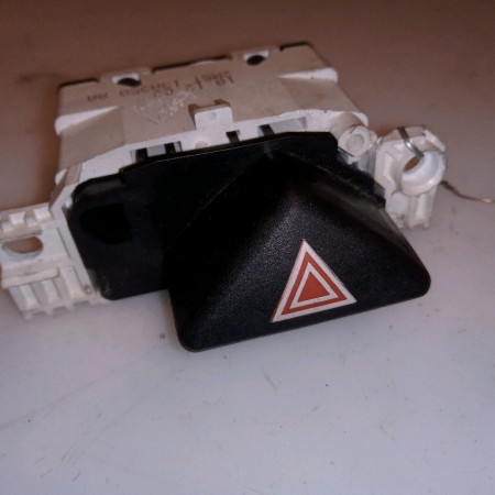 Bouton de warning occasion FORD FOCUS I Phase 1 CLIPPER 10-1998->12-2004 1.8 TDDi 90ch 1140002