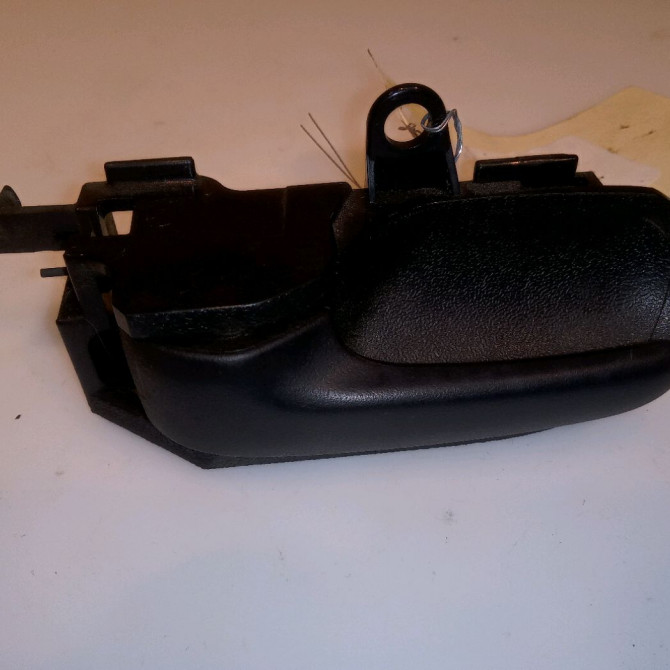 Poignee int porte avg occasion TOYOTA AYGO I Phase 1 04-1995->04-1999 1.0 VVTI 68ch 692060D060B3 1