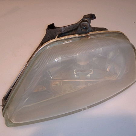 Phare antibrouillard avant droit occasion FORD FOCUS I Phase 1 10-1998->09-2004 1.8 TDDI 90ch 1306252