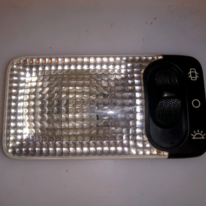 Plafonnier occasion TOYOTA AYGO I Phase 1 04-1995->04-1999 1.0 VVTI 68ch 812400H010A0 1