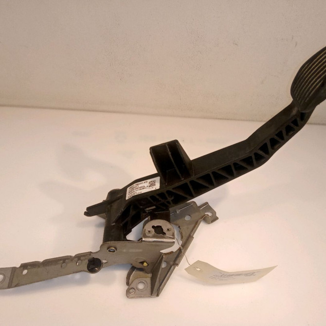 Pedale embrayage occasion FORD FOCUS II Phase 1 09-2004->12-2007 2.0 TDCI 16v 135ch 1712303 1