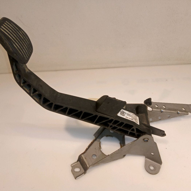 Pedale embrayage occasion FORD FOCUS II Phase 1 09-2004->12-2007 2.0 TDCI 16v 135ch 1712303 2