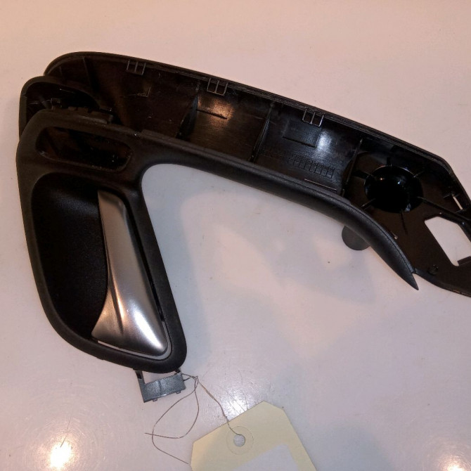 Poignee int porte avg occasion VOLKSWAGEN POLO V POLO V Phase 1 2009-09-01->2014-05-31 1.2 60ch 6R0867179JTLL 1