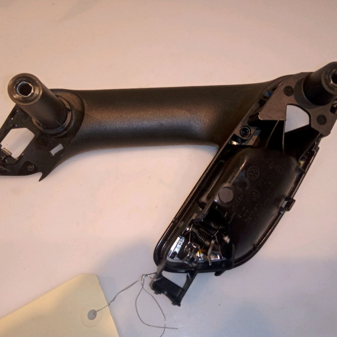 Poignee int porte avg occasion VOLKSWAGEN POLO V POLO V Phase 1 2009-09-01->2014-05-31 1.2 60ch 6R0867179JTLL 2