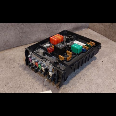 Platine fusible av occasion VOLKSWAGEN GOLF V Phase 1 04-1995->04-1999 1.9 TDI 105ch