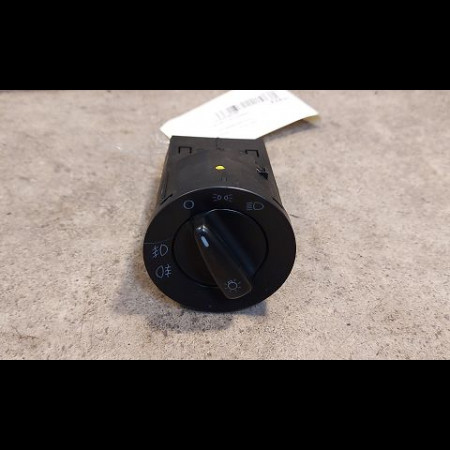 Interrupteur commande de phares occasion VOLKSWAGEN GOLF IV GOLF IV Phase 1 1998-01-01->2005-06-30 1.9 TDI 100ch 1C0941531E20H