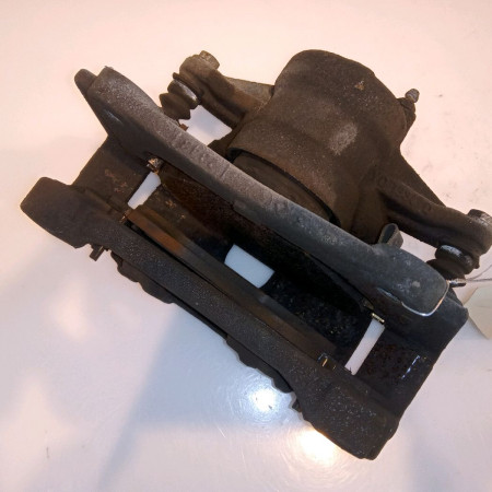 Etrier de frein avant droit occasion TOYOTA AVENSIS II phase 1 05-2003->08-2006 115 D-4D 4773005060