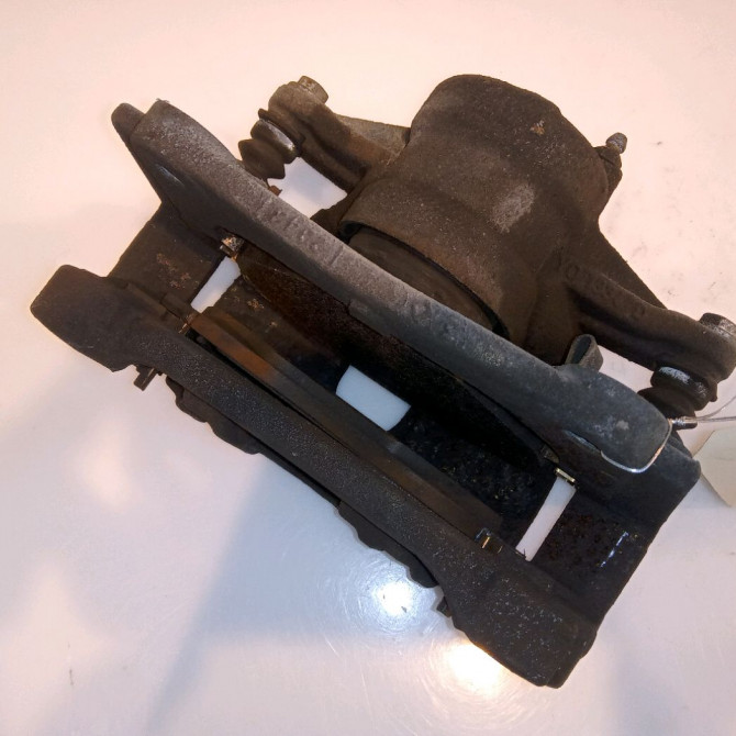 Etrier de frein avant droit occasion TOYOTA AVENSIS II phase 1 05-2003->08-2006 115 D-4D 4773005060 1