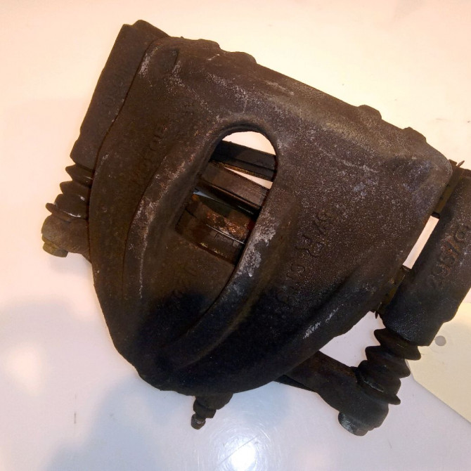 Etrier de frein avant droit occasion TOYOTA AVENSIS II phase 1 05-2003->08-2006 115 D-4D 4773005060 2