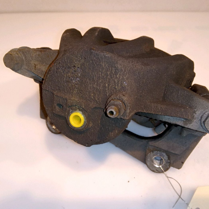 Etrier de frein avant droit occasion TOYOTA AVENSIS II phase 1 05-2003->08-2006 115 D-4D 4773005060 3