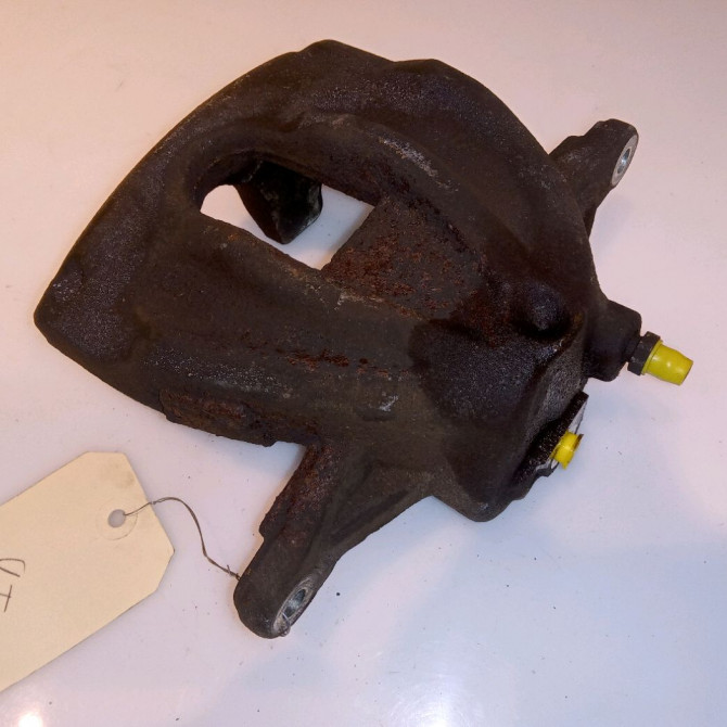 Etrier de frein avant droit occasion TOYOTA COROLLA VERSO II Phase 1 05-2004->06-2007 136 D-4D 4773005060 1