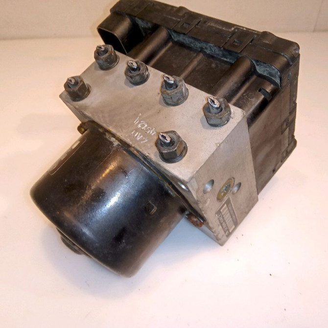 Unité hydraulique ABS occasion VOLKSWAGEN GOLF IV GOLF IV Phase 1 1998-01-01->2005-06-30 1.6i 8v 100ch 1J0698117D 2