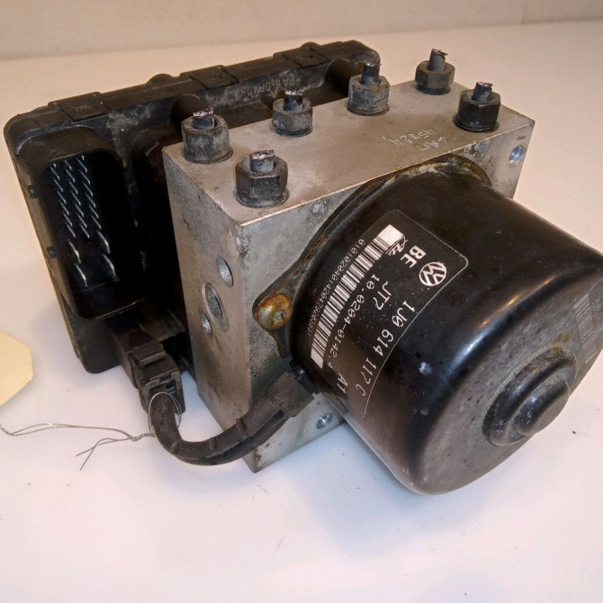 Unité hydraulique ABS occasion VOLKSWAGEN GOLF IV GOLF IV Phase 1 1998-01-01->2005-06-30 1.6i 8v 100ch 1J0698117D 3