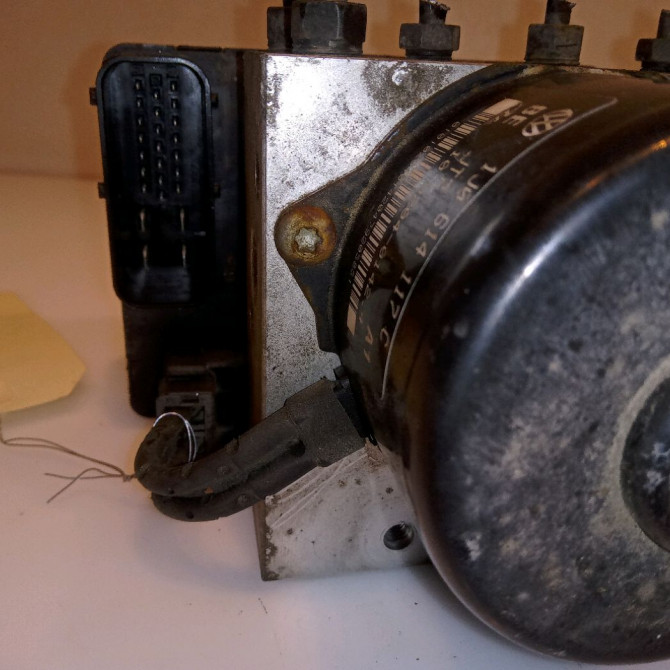 Unité hydraulique ABS occasion VOLKSWAGEN GOLF IV GOLF IV Phase 1 1998-01-01->2005-06-30 1.6i 8v 100ch 1J0698117D 4