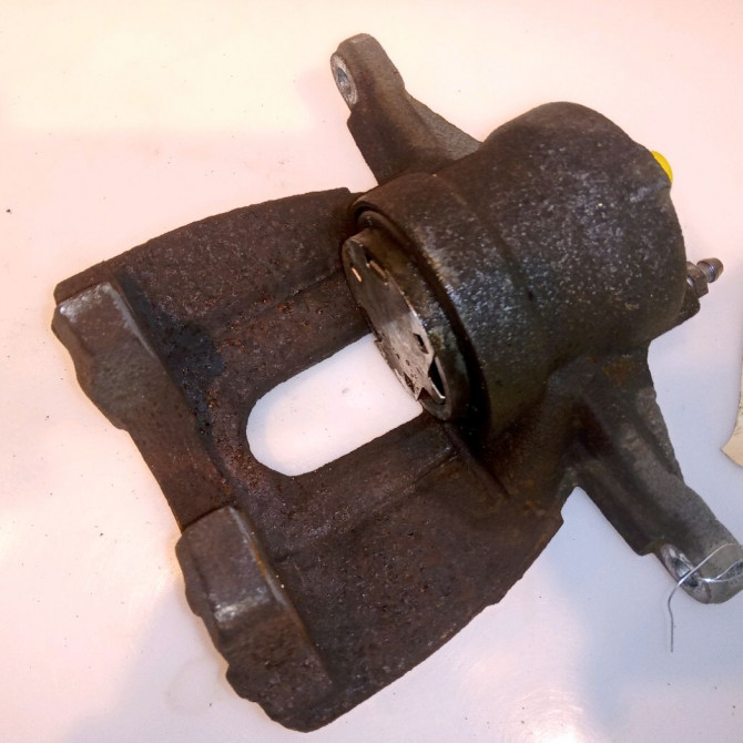 Etrier de frein avant droit occasion  4773005060 2