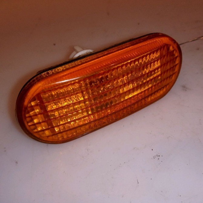 Répétiteur aile droite occasion SKODA FELICIA 1