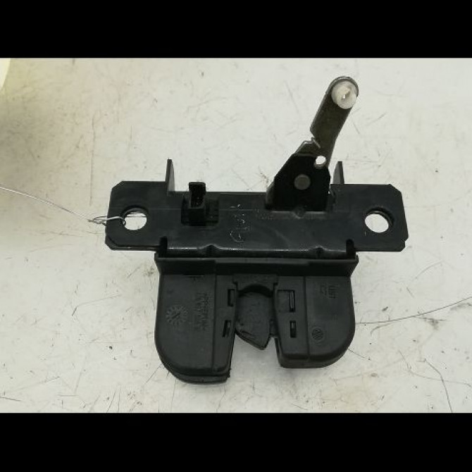 Serrure hayon occasion VOLKSWAGEN GOLF IV GOLF IV Phase 1 1998-01-01->2005-06-30 1.9 TDI 100ch 1J6827505CB41 2