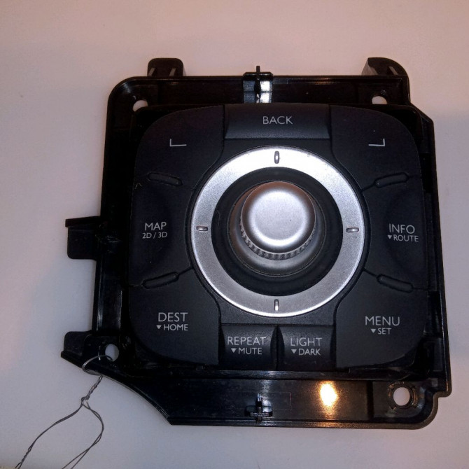 Commande autoradio occasion RENAULT MEGANE III Phase 1 11-2008->01-2012 1.9 DCI 130ch 1