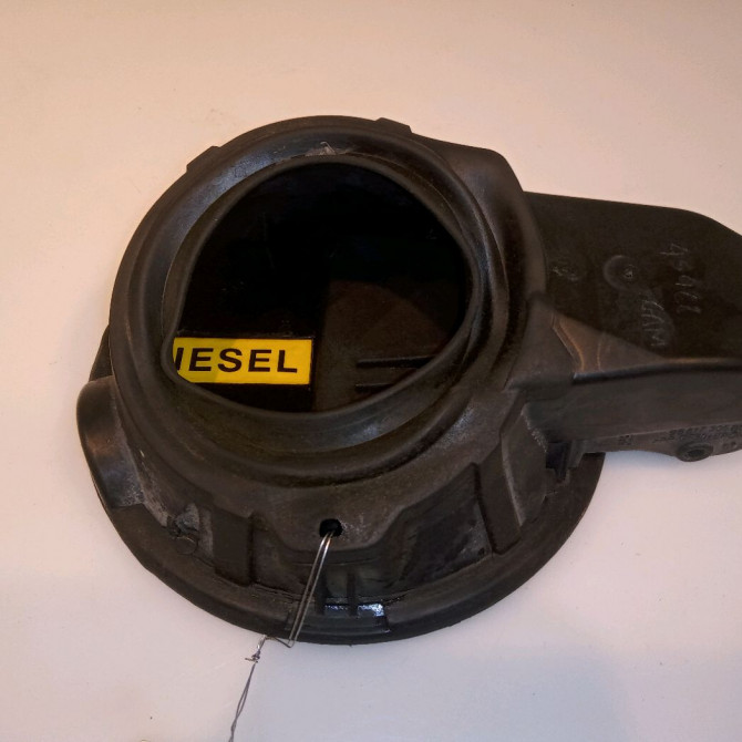 Volet de trappe carburant occasion PEUGEOT 207 CC Phase 1 03-2007->... 1.6 HDI 112ch 1517E6 2