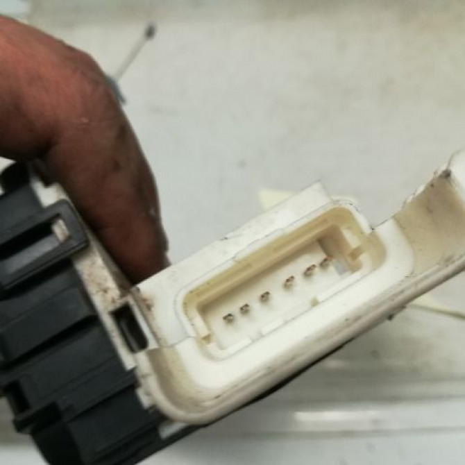 Serrure porte ard occasion PEUGEOT 407 Phase 1 04-2004->07-2008 1.6 HDI 16v 9138V0 4