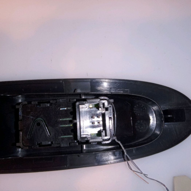 Commande leve-glace porte arrière gauche occasion CITROEN C4 II Phase 1 10-2010->01-2015 1.6 HDI 115ch 6490JZ 3