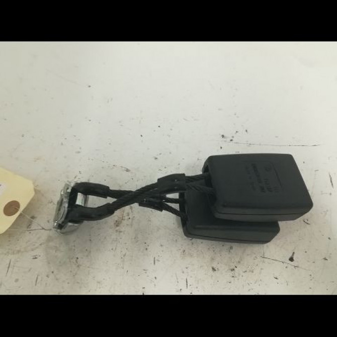 Ancrage ceinture arrière gauche occasion VOLKSWAGEN POLO IV Phase 2 05-2005->09-2009 1.4 TDI 80ch 1