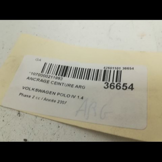 Ancrage ceinture arrière gauche occasion VOLKSWAGEN POLO IV Phase 2 05-2005->09-2009 1.4 TDI 80ch 2