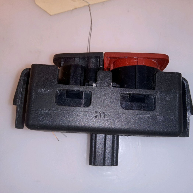 Bouton de warning occasion RENAULT SCENIC III Phase 1 04-2009->11-2011 1.6 DCI 130ch 2