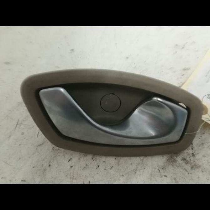 Poignee int porte avd occasion RENAULT SCENIC III Phase 1 04-2009->11-2011 1.9 DCI 130ch 806710007R 1