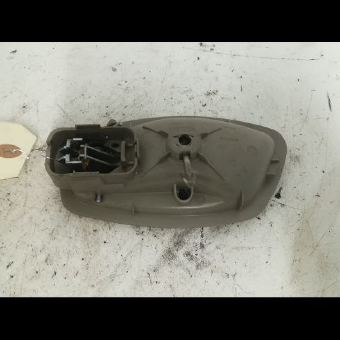 Poignee int porte avd occasion RENAULT SCENIC III Phase 1 04-2009->11-2011 1.9 DCI 130ch 806710007R 2