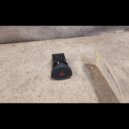 Bouton de warning occasion RENAULT CLIO II Phase 2 06-2001->07-2006 1.5 DCI 65ch 8200442723