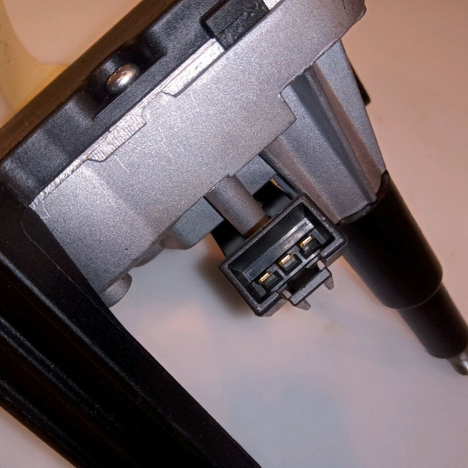 Moteur essuie-glace arrière occasion OPEL ASTRA IV 13395013 3