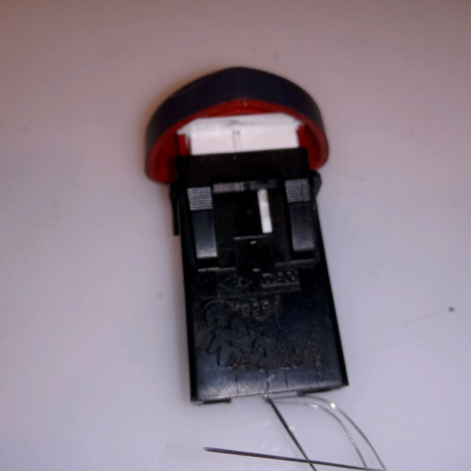 Bouton de warning occasion RENAULT CLIO II Phase 2 06-2001->07-2006 1.5 DCI 65ch 2