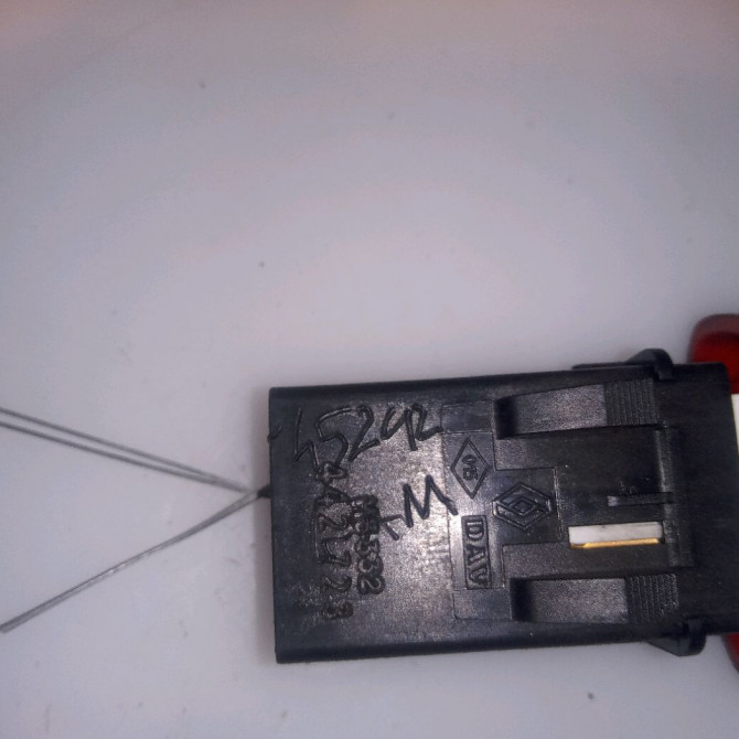 Bouton de warning occasion RENAULT CLIO II Phase 2 06-2001->07-2006 1.5 DCI 80ch 4