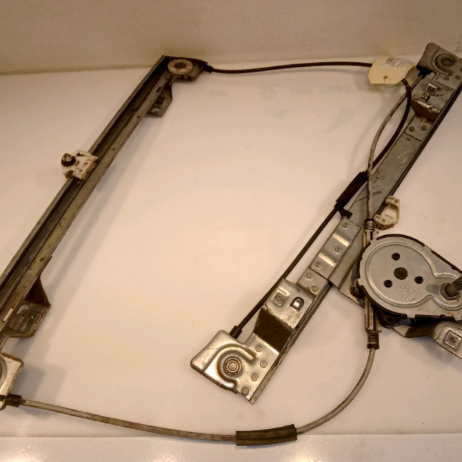 Mécanisme lève-glace avant gauche occasion RENAULT KANGOO II Phase 1 01-2008->03-2013 1.5 DCI 70ch 807213729R 1