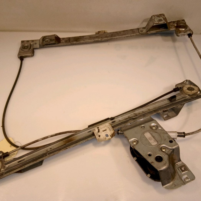 Mécanisme lève-glace avant gauche occasion RENAULT KANGOO II Phase 1 01-2008->03-2013 1.5 DCI 70ch 807213729R 2