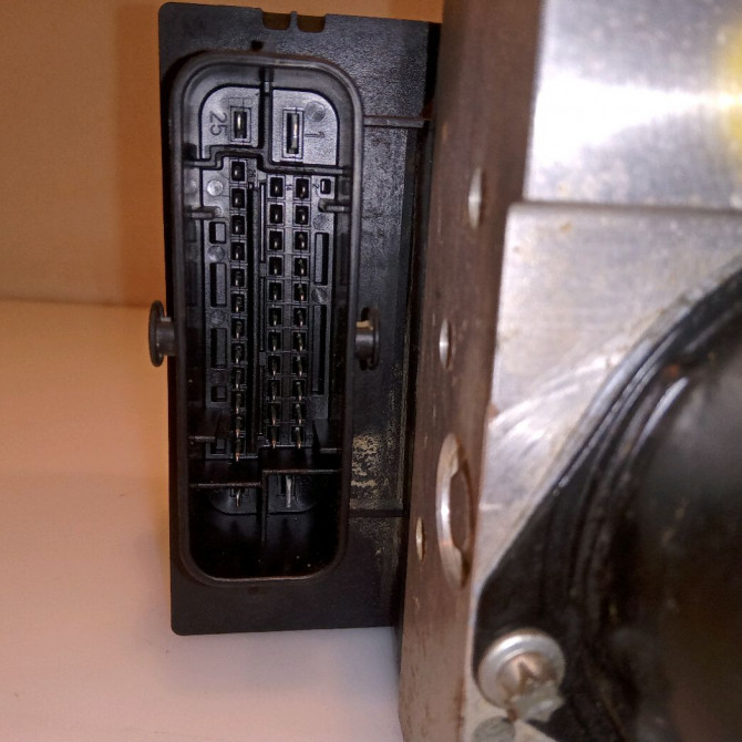 Unité hydraulique ABS occasion AUDI A1 Phase 1 06-2010->03-2015 1.6 TDI 105ch 6R0614517AMBEF 4