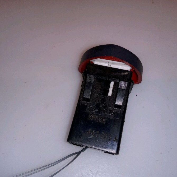 Bouton de warning occasion RENAULT CLIO II Phase 2 06-2001->07-2006 1.5 DCI 65ch 2